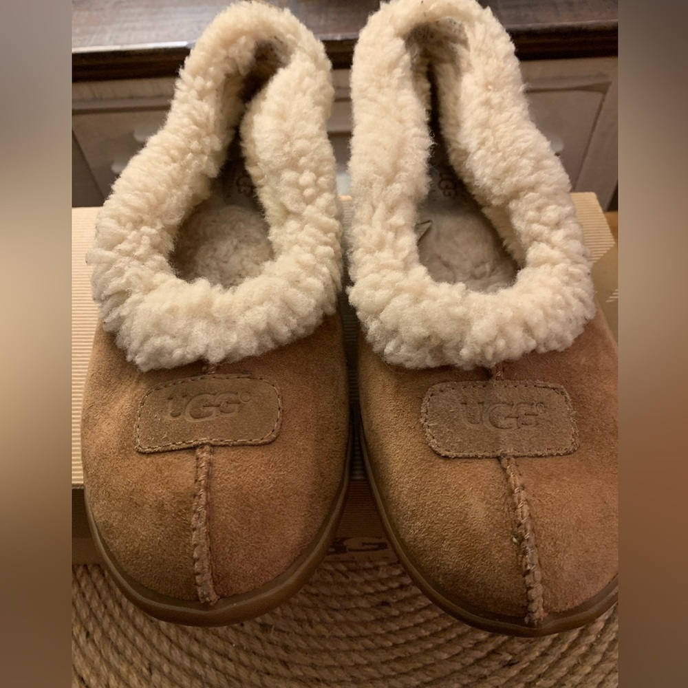 Women’s UGG Rylan size 9 In box.